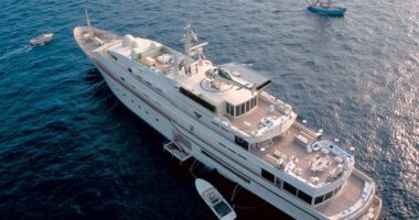 Celebrity Net Worth logo