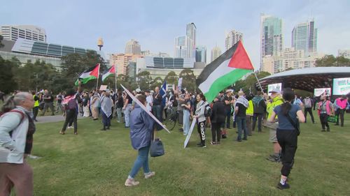 Hundreds protest major weapons expo in Sydney