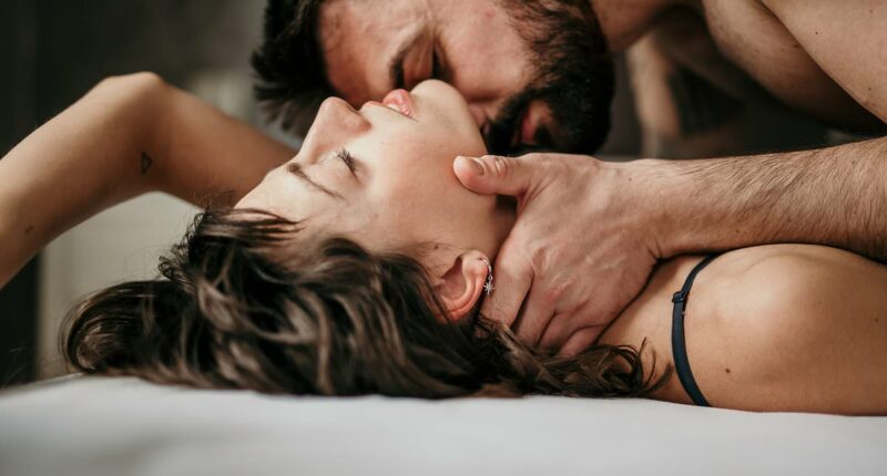 I thought everyone did this in bed now I know the truth: JANA HOCKING