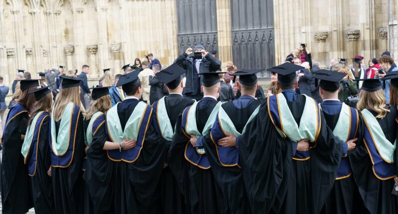 I want to save for my children's education: Should I invest and what are the rules?