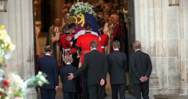 It's a 'myth' Tony Blair had to convince Buckingham Palace to give Diana her Westminster Abbey funeral… plans were being drawn up before anyone from the government EVER attended a meeting, claims ROBERT HARDMAN