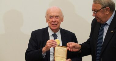 James Watson, Nobel-winning co-discoverer of DNA’s double-helix structure, dead at 97