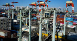 Japan's exports to the world rise but drop to the US due to tariffs