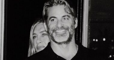 Jennifer Aniston goes Instagram official with boyfriend Jim Curtis