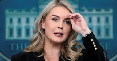 Kaitlan Collins triggers tense White House press room briefing