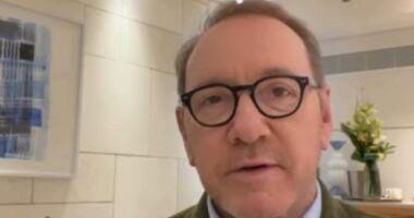 Kevin Spacey sets record straight on rumors he's homeless