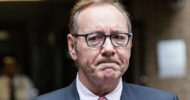 Celebrity Net Worth logo