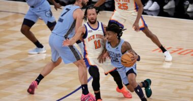 Knicks rout Grizzlies for 5th straight win, improve to 7-0 at home