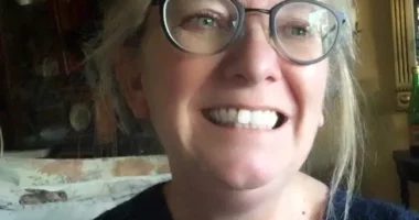 Lesley Kiddell-Spencer Wiki, Age, Deaf, Bargain Hunt, Disability |