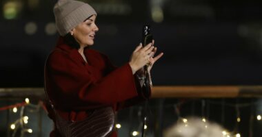 Martine McCutcheon reunites with Love Actually co-star Thomas Brodie-Sangster to film festive Google ad... and she doesn't seem seized by the Christmas spirit