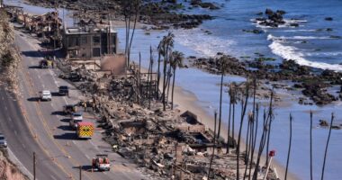Mayor Karen Bass calls for investigation into LAFD’s handling of smoldering blaze that became Palisades Fire 