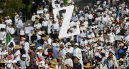 Mexico protest turns chaotic as demonstrators storm National Palace