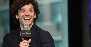 Celebrity Net Worth logo