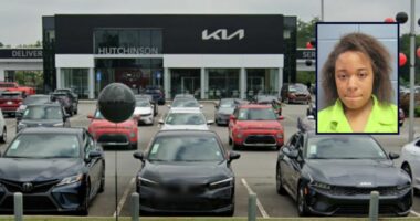 Mom left 7-month-old baby in vehicle at car dealership: Cops