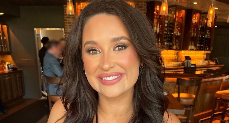 Mom who vaped because she thought it was cool rushed to hospital after she suddenly couldn't read or speak