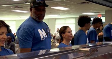 Orlando Magic hosts Thanksgiving breakfast at Coalition for the Homeless