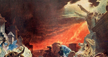 PHOTO: 2,000-Year-Old Vase Found Buried at Pompeii Snack Bar