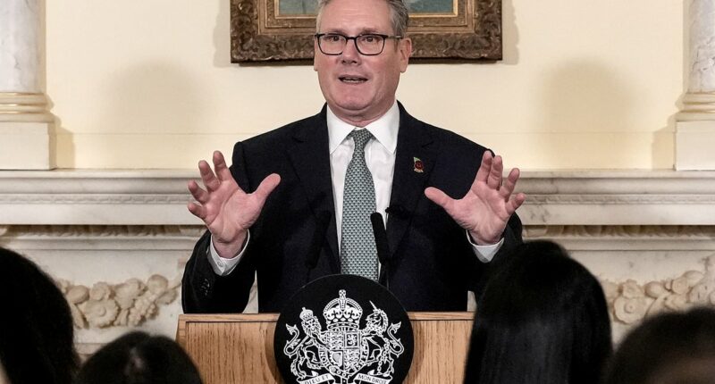 PM backs top aide as he kills probe into Cabinet briefings