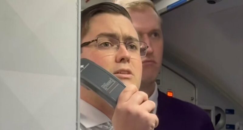 Pilot calms passengers as he reveals promise he made to his daughter