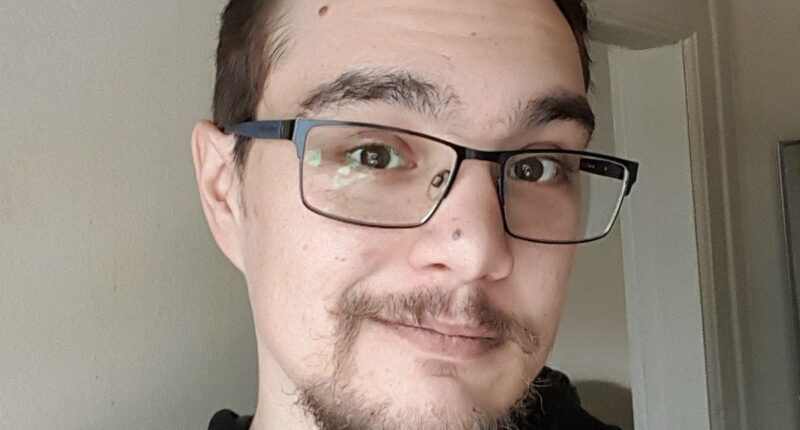 Radar worker killed after ignoring warnings to photograph polar bears