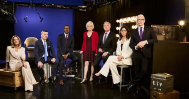 Report: CBS News eyeing Anderson Cooper to replace John Dickerson