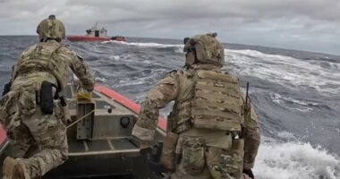 Report: Trump's secret plan to deploy US troops to Mexico