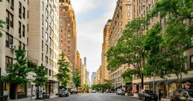 Rich moms of Manhattan go to WAR: Innocent comment plunges gilded zip code into anarchy... and everyone's looking over their shoulder