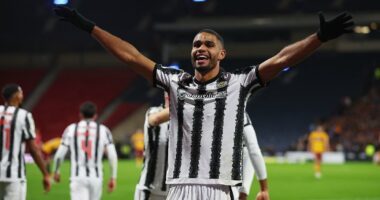 Robinson backs Saints' Hampden hero Mandron for shock Scotland call up