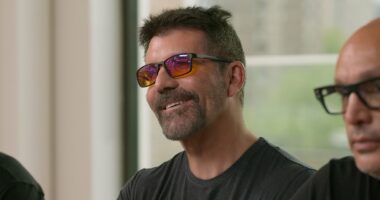 Simon Cowell's tense exchange with fiancé in new Netflix trailer