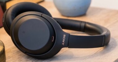 Sony’s last-gen XM4 headphones are over 50 percent off for Black Friday