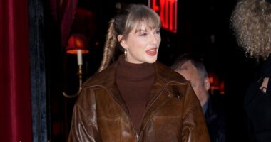 Taylor Swift shows off engagement ring on girls' night out