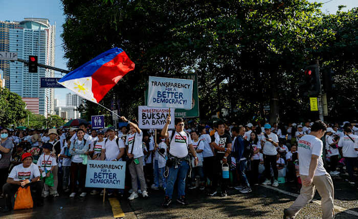 Tens of thousands rally in Manila over corruption scandal that implicates top Philippine officials