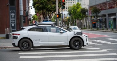 Tesla Taxi passanger claims driver was asleep at the wheel