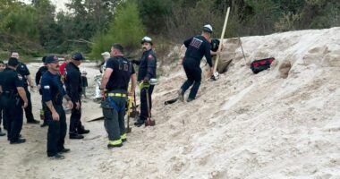 Texas girl rescued after sand hole she was digging collapses, burying her