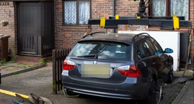 TfL bailiffs hoist cars off driveways in 'clampdown' on ULEZ fines