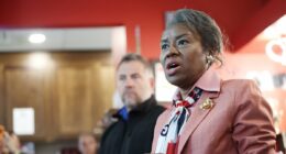 Trump phones it in for trailing Republican candidates ... and gives one a cold shoulder