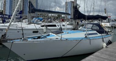 Two Ukrainian men caught smuggling migrants in yacht off Isle of Wight