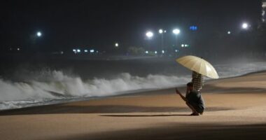 People watch rough waves caused by Typhoon Kalmaegi in Khanh Hoa, Vietnam on Thursday, November 6.