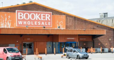 Urgent warning as man overdoses after 'bulk buying' painkillers wholesale without any checks