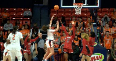 Wallace leads Illinois with 27 points in season-opening win