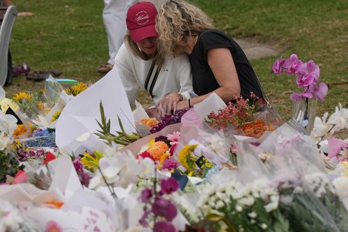 'Look for the helpers': Powerful acts of heroism shaped the Bondi terror tragedy