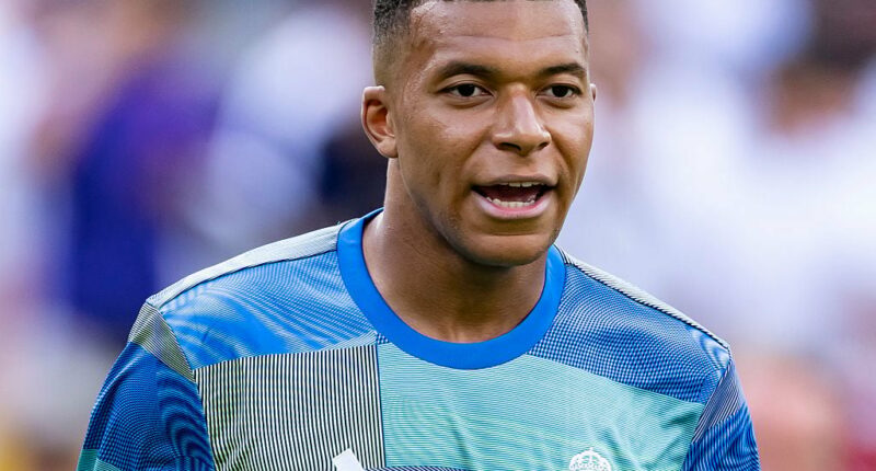 Celebrity Net Worth logo