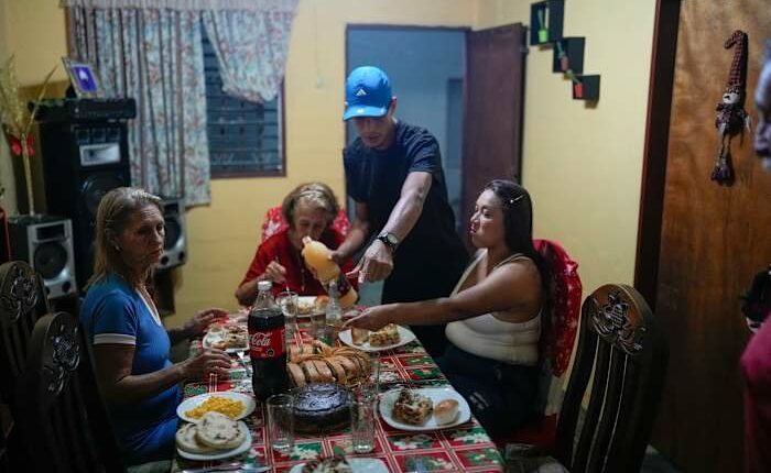 A Venezuelan family's Christmas: From the American dream to poverty
