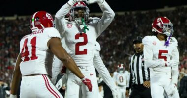 Alabama rallies from deficit to tie Oklahoma at halftime on pick-six