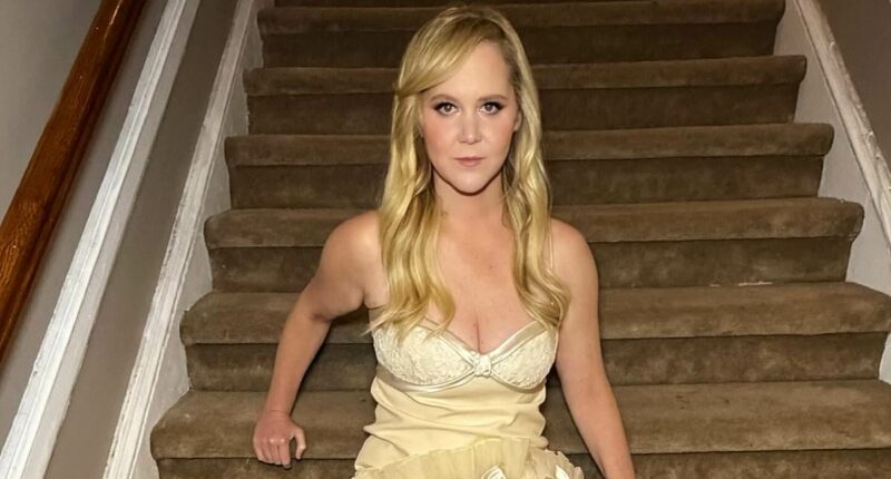 Amy Schumer shows off weight loss and continues ditching wedding ring