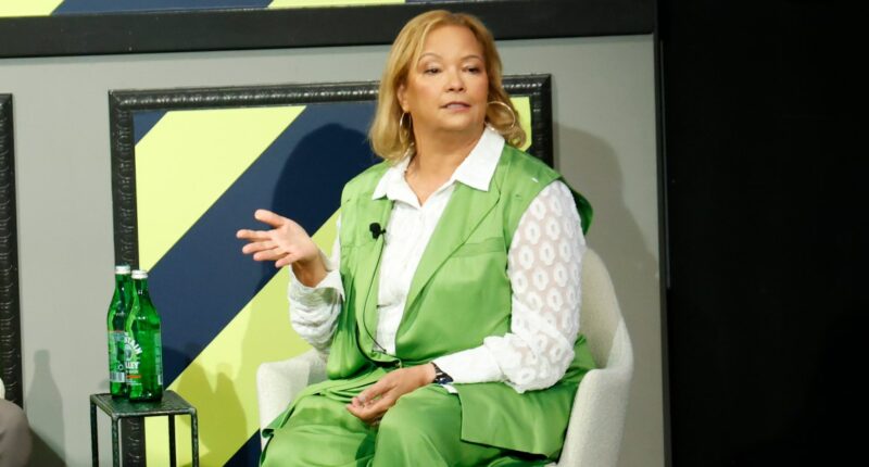 Apple announces even more major executive turnover