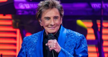 Barry Manilow, 82, reveals he is battling lung cancer