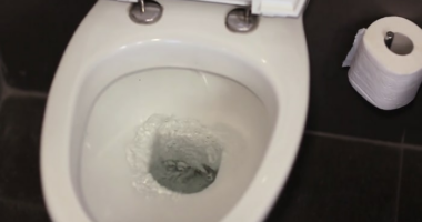 Central Florida man sues Outback Steakhouse, says toilet shattered beneath him