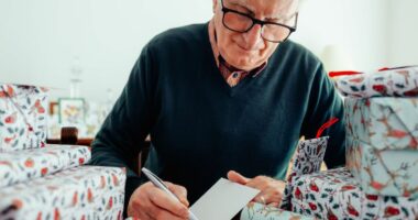 Check Christmas cards for ‘lesser-known’ sign of dementia