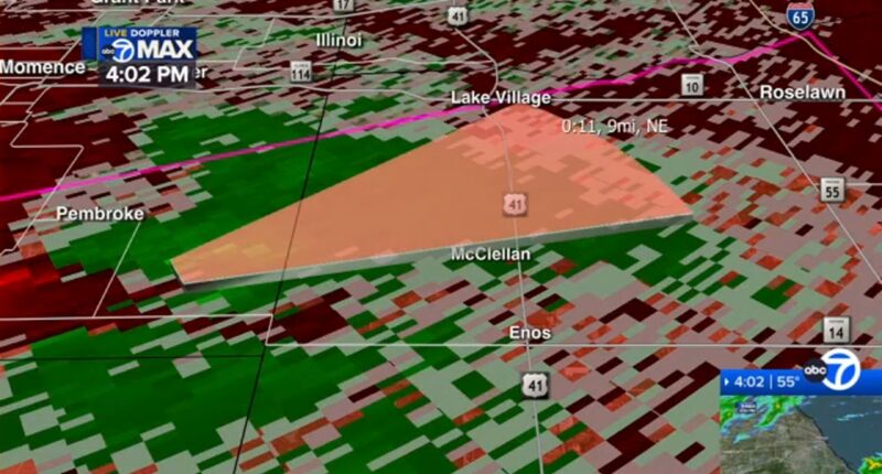 Chicago weather: Dense fog, rain blankets area, Tornado Warning for Kankakee, Newton, Jasper counties amid holiday travel rush